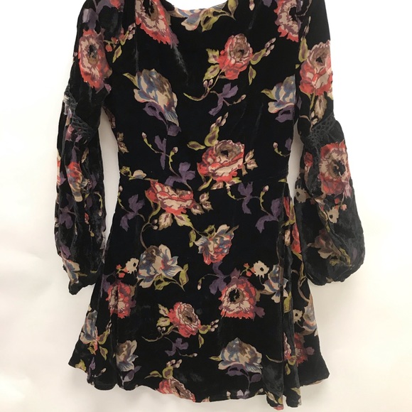 Short dress - Picture 2 of 3